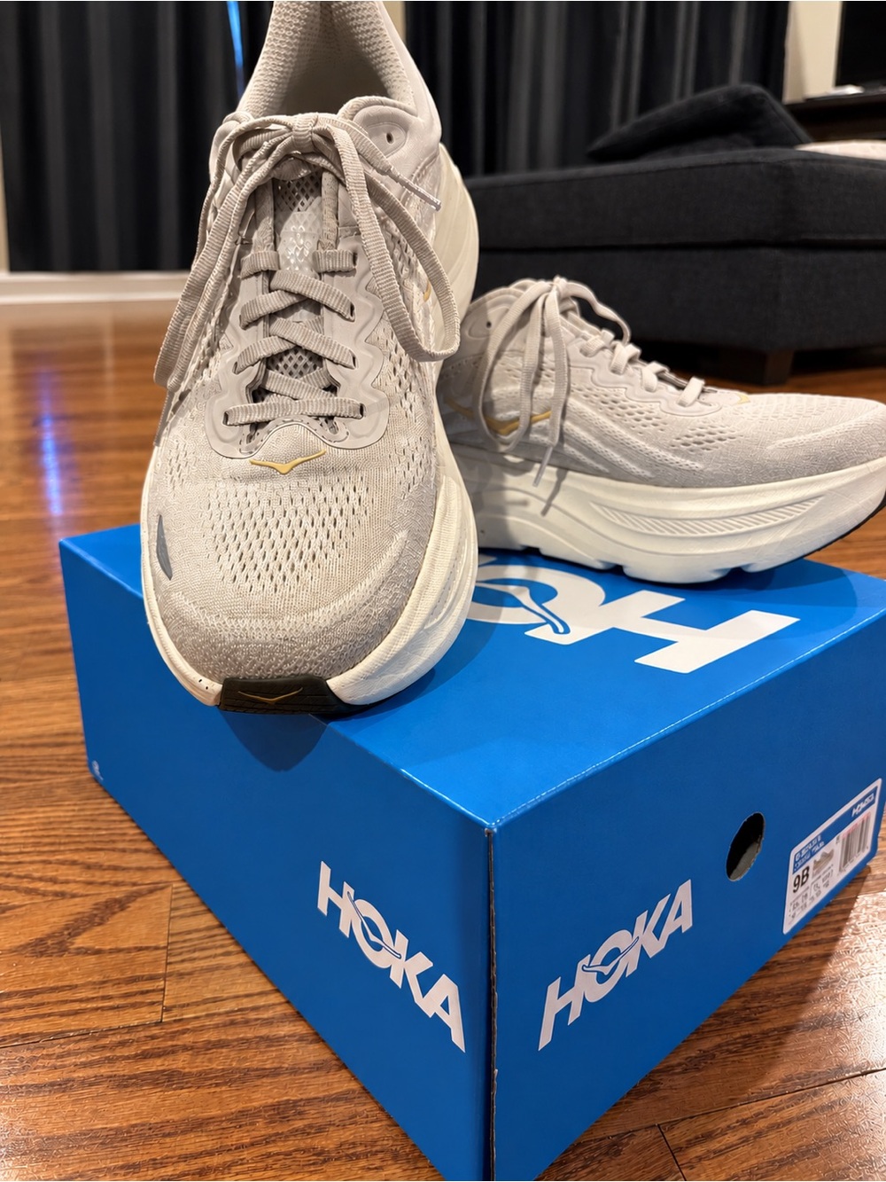 Hoka Women’s Bondi 9- River Rock Grey/Alabaster running shoes. Size 9.5US
